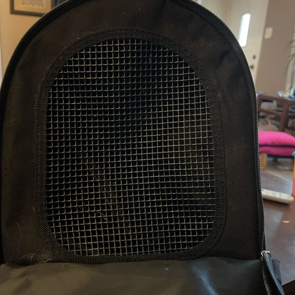 Pet carrier in black color. For small dogs or adult cats. Up to lbs 16.